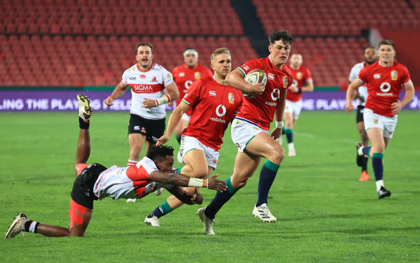 JOHANNESBURG, SOUTH AFRICA - JULY 03: Louis Rees-Zammit of British and Irish Lions breaks past Rabz Maxwane of Sigma Lions to score his team's first try during the 2021 British & Irish Lions tour match between Sigma Lions and British & Irish Lions at Emirates Airline Park on July 03, 2021 in Johannesburg, South Africa. (Photo by David Rogers/Getty Images)