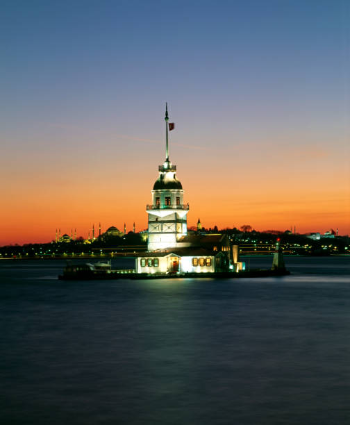 Maiden&#039;s Tower at night