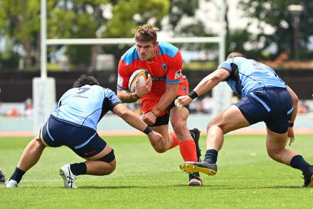 TOKYO, JAPAN - APRIL 24: Malcolm Marx of Kubota Spears is tackled by Takuma Shoji and Shogo Naka of Yamaha Jubilo during the Top League playoff tournament 2nd round between Kubota Spears and Yamaha Jubilo at Edogawa Stadium on April 24, 2021 in Tokyo, Japan. (Photo by Atsushi Tomura/Getty Images)