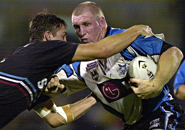 mar-2001-chris-beattie-of-the-sharks-in-action-during-the-round-6-nrl-picture-id983292