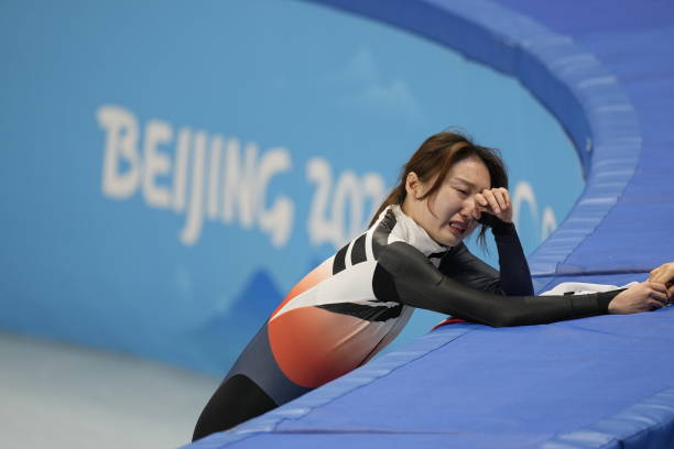 https://media.gettyimages.com/photos/minjeong-choi-of-team-south-korea-reacts-after-winning-the-silver-picture-id1238380314?k=20&m=1238380314&s=612x612&w=0&h=kJ6ugDPPfeE_rJH4ApjIK7JBs5rYueAeZ7tvZagHCM0=