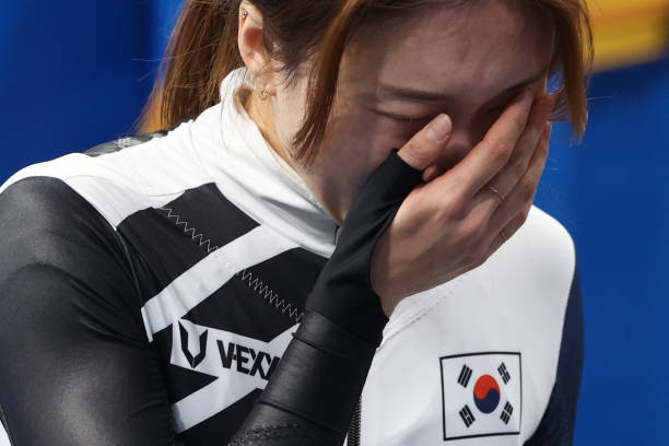 https://media.gettyimages.com/photos/minjeong-choi-of-team-south-korea-reacts-after-winning-the-silver-picture-id1369972428?k=20&m=1369972428&s=612x612&w=0&h=WwroXwGi3OSzx_-ZESBj_vrMJ_rwCQh4Ir5Rn2hNcFQ=