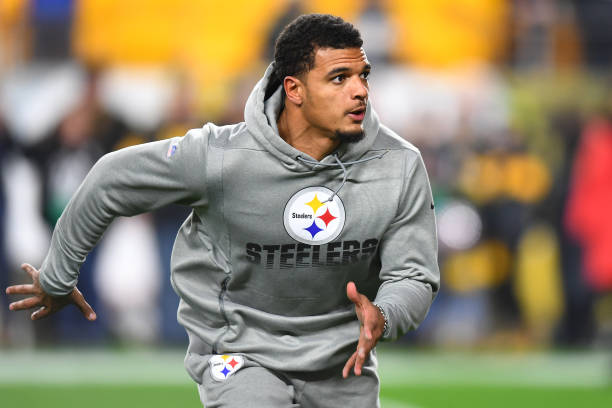 Minkah Fitzpatrick of the Pittsburgh Steelers warms up before the game against the Buffalo Bills at Heinz Field on December 15, 2019 in Pittsburgh,...