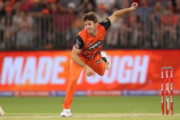 Mitchell Marsh of the Scorchers bowls during the Big Bash League match between the Perth Scorchers and the Sydney Thunder at Optus Stadium on January...
