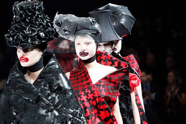 Alexander McQueen: Paris Fashion Week Ready-to-Wear A/W 09 Photos and ...