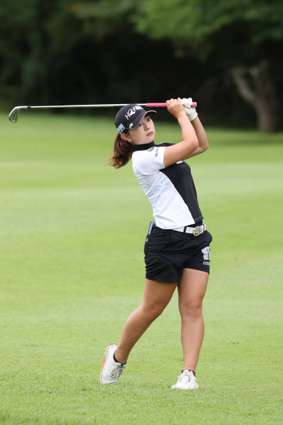 https://media.gettyimages.com/photos/momo-yoshikawa-of-japan-hits-her-second-shot-on-the-2nd-hole-during-picture-id1335380222?k=6&m=1335380222&s=612x612&w=0&h=Ftn1crmv7rLog9lURUhjbtK-aIPLw1ryyM2XFCydxBw=