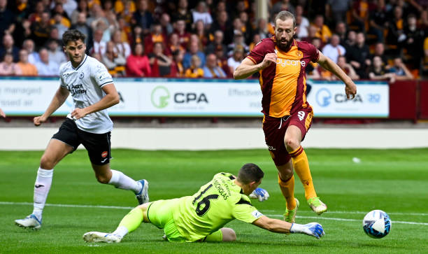 Motherwell's Kevin van Veen tries to take the ball round Sligo goalkeeper Luke McNicholas during the UEFA Conference League Second Qualifying Round...