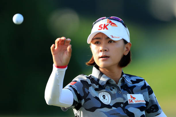 https://media.gettyimages.com/photos/na-yeon-choi-of-south-korea-catches-a-ball-during-the-second-round-of-picture-id1159060631?k=6&m=1159060631&s=612x612&w=0&h=gVIpl-hSqBJcUP2abfvzHgfpzu9kwf5LFaWY1XsdNMw=