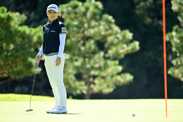 https://media.gettyimages.com/photos/nari-lee-of-south-korea-reacts-after-a-putt-on-the-15th-green-during-picture-id1279583640?k=6&m=1279583640&s=612x612&w=0&h=HlNAVDb3aOv8V6VyZVnSHniaf5yT7ymPt1UsJ8JdrRw=