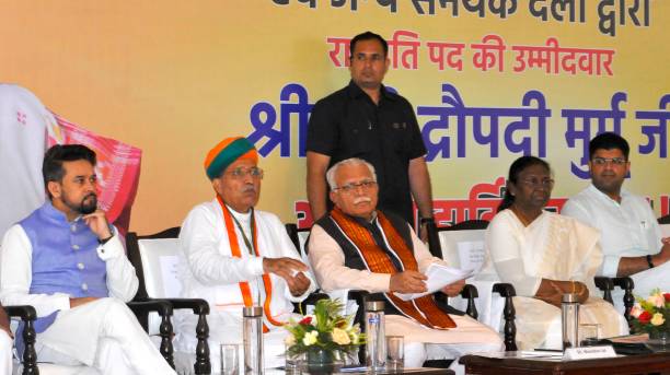 IND: Haryana CM Manohar Lal Khattar Welcomes NDA Presidential Candidate Draupadi Murmu in Chandigarh