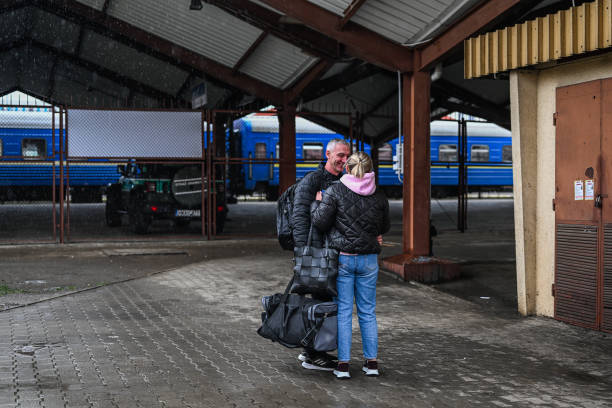 POL: Ukrainian Refugees Return Home From Poland