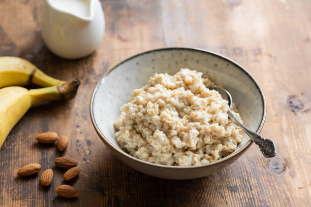 oatmeal porridge in bowl for healthy breakfast - オートミール ストックフォトと画像