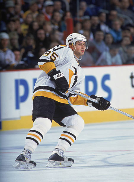 oct-2001-right-wing-aleksey-morozov-of-the-pittsburgh-penguins-turns-picture-id626964