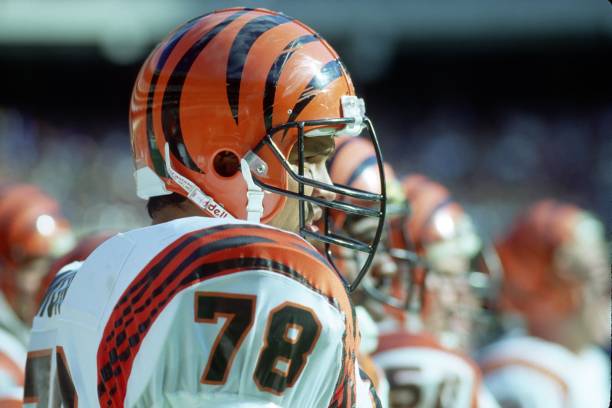 https://media.gettyimages.com/photos/offensive-tackle-anthony-munoz-of-the-cincinnati-bengals-looks-on-picture-id82554871?k=6&m=82554871&s=612x612&w=0&h=lv6Q9PdaXL-jb7sp1H6sNdNEvwoHfedFLieV7PoOKrM=