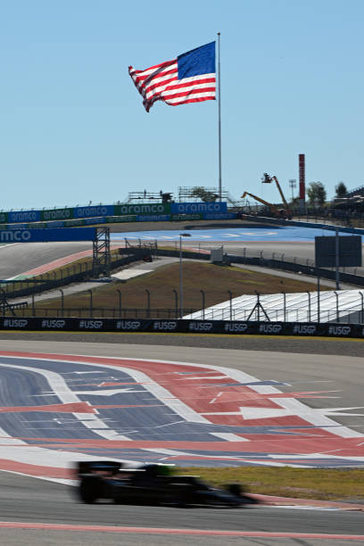 The flags demonstrate the high winds at the US Grand Prix in FP3