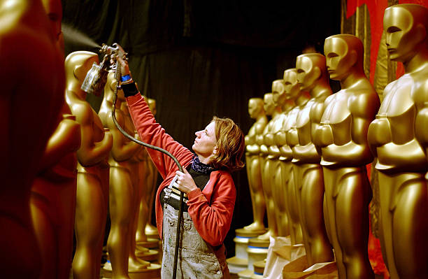 Oscar Statues Get New Paint