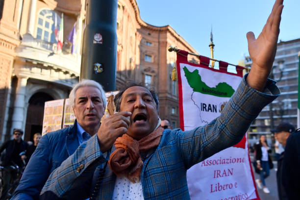 ITA: Protest Takes Place In Turin In Solidarity With The Women Of Iran