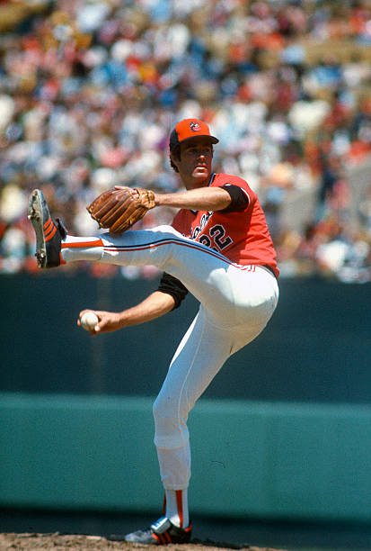 pitcher-jim-palmer-of-the-baltimore-orioles-pitches-during-an-major-picture-id164585550