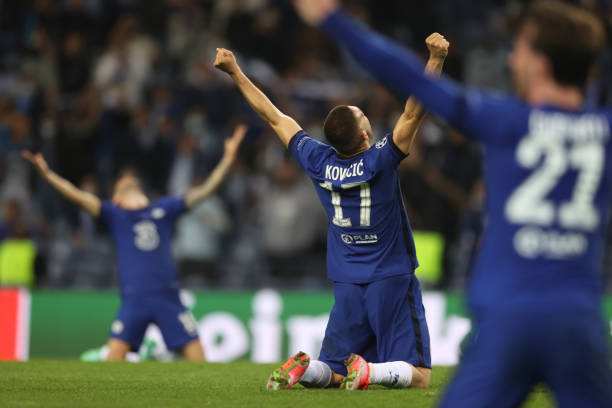 Players of Chelsea celebrate at the end of the UEFA Champions League final match against Manchester City at Dragao Stadium on May 29, 2021 in Porto,...