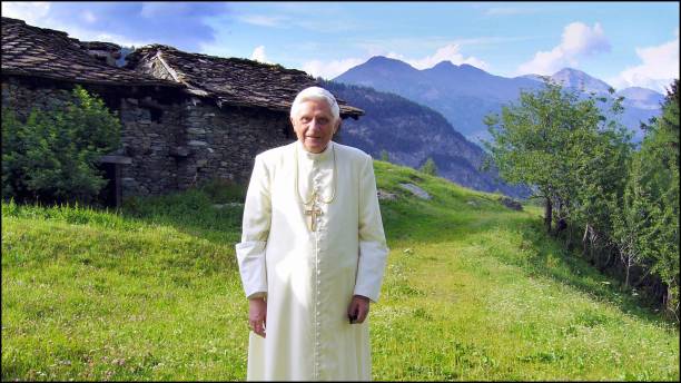 [Obrazek: pope-benedict-xvi-is-in-the-italian-alps...e8HjDgBRg=]