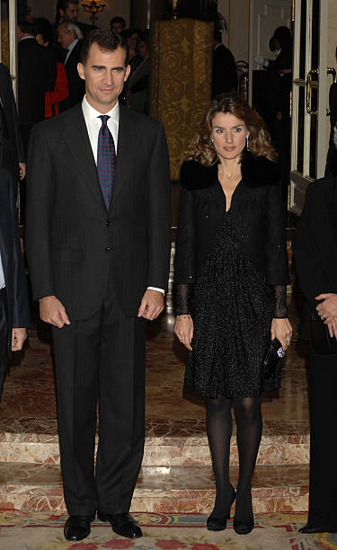 prince-felipe-and-princess-letizia-attend-european-journalists-at-picture-id78046603