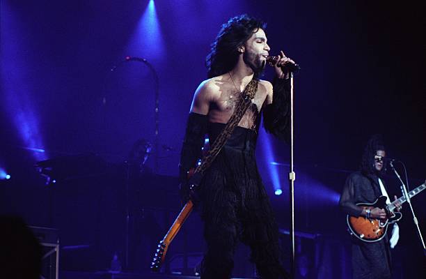 prince-performs-during-the-nude-tour-at-the-st-paul-civic-center-in-picture-id524123698?k=6&m=524123698&s=612x612&w=0&h=m_UzJa2sOt5Uxm67TCdVAK8SL1w6yjIQz3Kc0IXoggU=