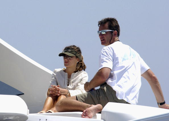 princess-letizia-of-spain-and-her-brother-in-law-inaky-urdangarin-sit-picture-id51136149