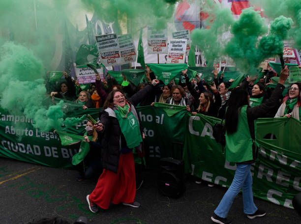 ARG: Abortion Rights Activists Protest At US Embassy In Buenos Aires Over Supreme Court Abortion Ruling