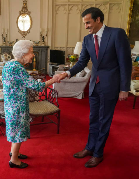 GBR: Queen Elizabeth Receives The Emir Of Qatar