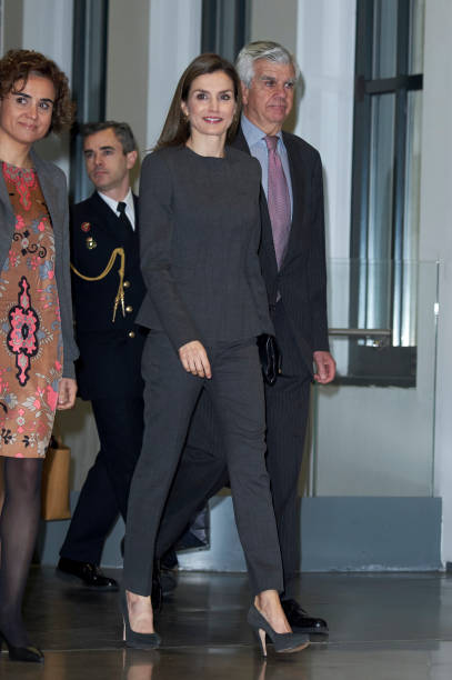 Fotos e imágenes de Queen Letizia Of Spain Arrives At The Forum Against ...
