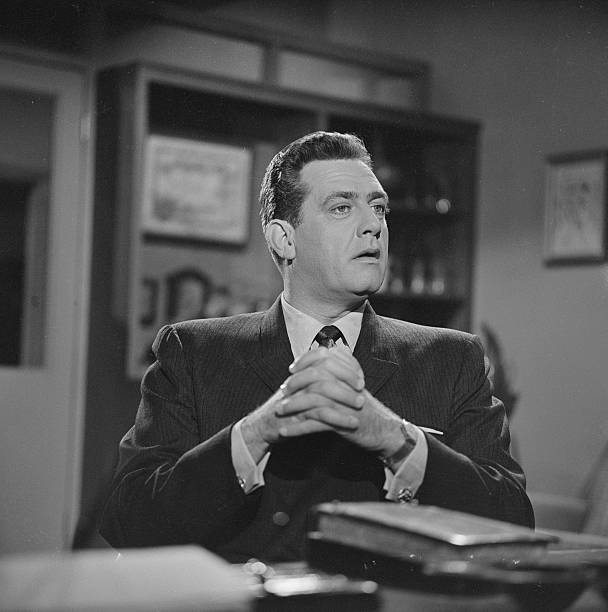 raymond-burr-as-perry-mason-in-the-case-of-the-violent-vest-image-picture-id92303280?k=20&m=92303280&s=612x612&w=0&h=OUyOMF1pmQiPCxmb443C5oye20uD4D6ye6ZXL8kTpwI=