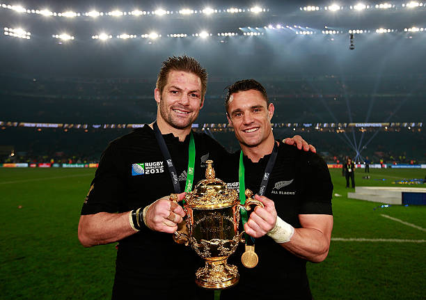 LONDON, ENGLAND - OCTOBER 31: Richie McCaw of New Zealand and Dan Carter of New Zealand pose with the Webb Ellis Cup after victory in the 2015 Rugby World Cup Final match between New Zealand and Australia at Twickenham Stadium on October 31, 2015 in London, United Kingdom. (Photo by Phil Walter/Getty Images)