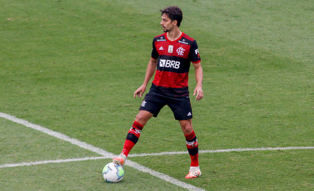 Rodrigo Caio of Flamengo controls the ball during a match between Santos and Flamengo as part of Brasileirao Series A 2020 at Vila Belmiro Stadium on...