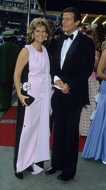 roger-moore-and-wife-luisa-during-octopussy-world-premiere-at-square-picture-id111910340?k=6&m=111910340&s=612x612&w=0&h=3VrMHdqkTcXg5uEFya8uWdDXV222rN1o07ZvBDOschA=