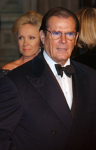 roger-moore-attends-the-james-bond-die-another-day-royal-world-at-picture-id158074164?k=6&m=158074164&s=612x612&w=0&h=GpYveoESbr5CwRei5VOO1RcLCaOOK0yXv8xN3hHkP6g=