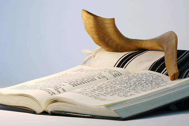 rosh hashaná y serie del yom kippur - shofar fotografías e imágenes de stock
