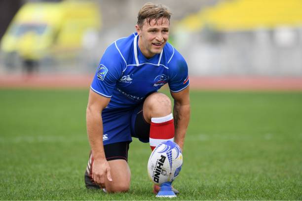 Russia's Fly-half Yuri Kushnarev (C) runs with the ball during the Rugby Europe Championship match between Russia and Belgium in Sochi on February 16, 2019. (Photo by Kirill KUDRYAVTSEV / AFP) (Photo credit should read KIRILL KUDRYAVTSEV/AFP via Getty Images) yury kushnarev