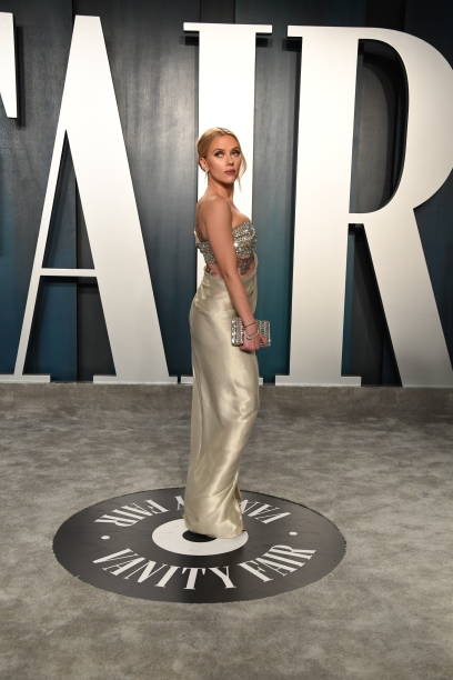 Scarlett Johansson attends the 2020 Vanity Fair Oscar Party hosted by Radhika Jones at Wallis Annenberg Center for the Performing Arts on February 09...