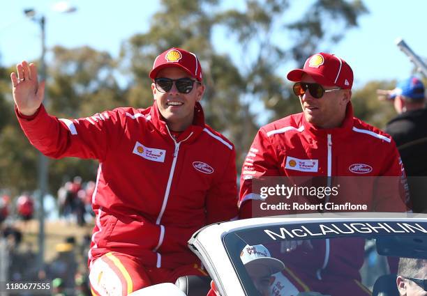 scott-mclaughlin-and-alex-premat-drivers-of-the-shell-vpower-racing-picture-id1180677555?b=1&k=6&m=1180677555&s=612x612&h=N8q79JUPnlNaEXX1ksQkWzJsw3_0o0G8mhtERyzFmqw=