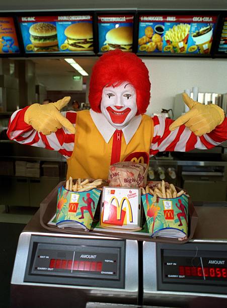 sep-2000-ronald-mcdonald-at-the-launch-of-the-new-mcdonalds-in-the-picture-id1040378