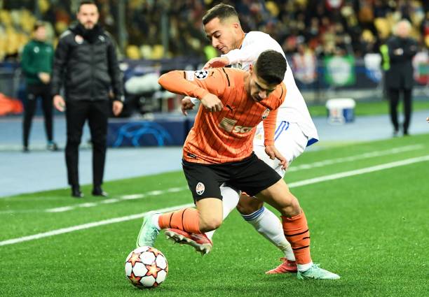 Shakhtar Donetsk's Israeli midfielder Manor Solomon and Real Madrid's Spanish forward Lucas Vazquez vie for the ball during the UEFA Champions League...