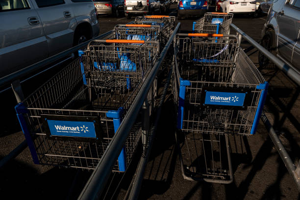 shopping carts in front of a walmart store in san leandro california picture id1232948484?k=20&m=1232948484&s=612x612&w=0&h=pqpqE5kw 3M468kBeK2BvctO3FiO6jOT fSIv9Hi lA=