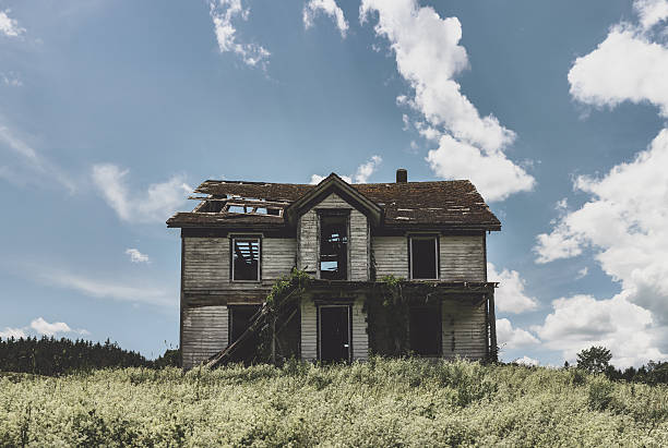 silent in summer - abandoned house stock pictures, royalty-free photos & images