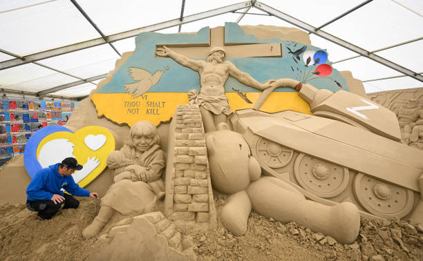 GBR: Ukrainian Sand Sculptor In Plea For Peace