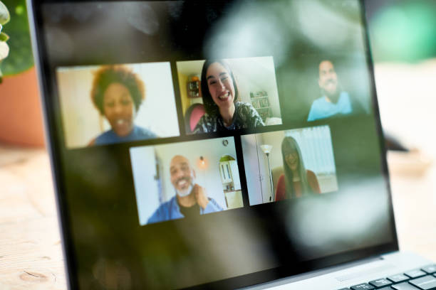 smiling faces on laptop screen during video call - serviços  - fotografias e filmes do acervo