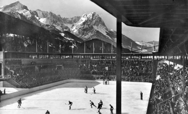 sport-football-pic-1936-ice-hockey-bavaria-germany-the-ice-hockey-picture-id78970854