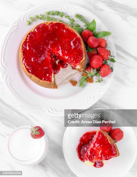 strawberry cheesecake shot with bird eye