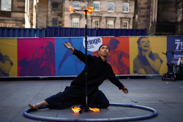 GBR: Street Entertainers On The Royal Mile At The Edinburgh International Festival