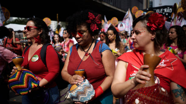 BRA: Carnaval 'blocks Make "Carna-Lula" To Show Support To The Leftist Leader