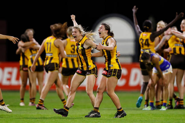 Tahlia Fellows and Tamara Smith of the Hawks celebrate during the 2022 S7 AFLW Round 06 match between the Hawthorn Hawks and the West Coast Eagles at...